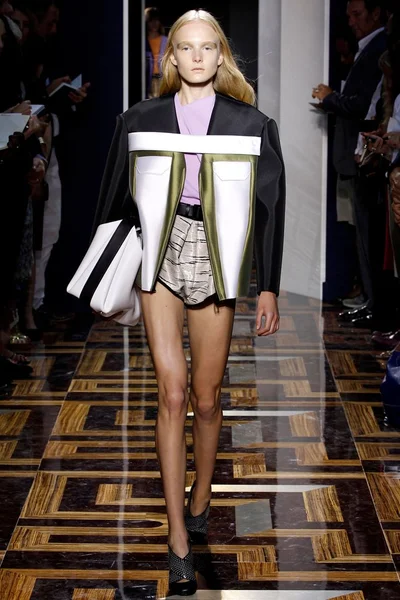 Look 1